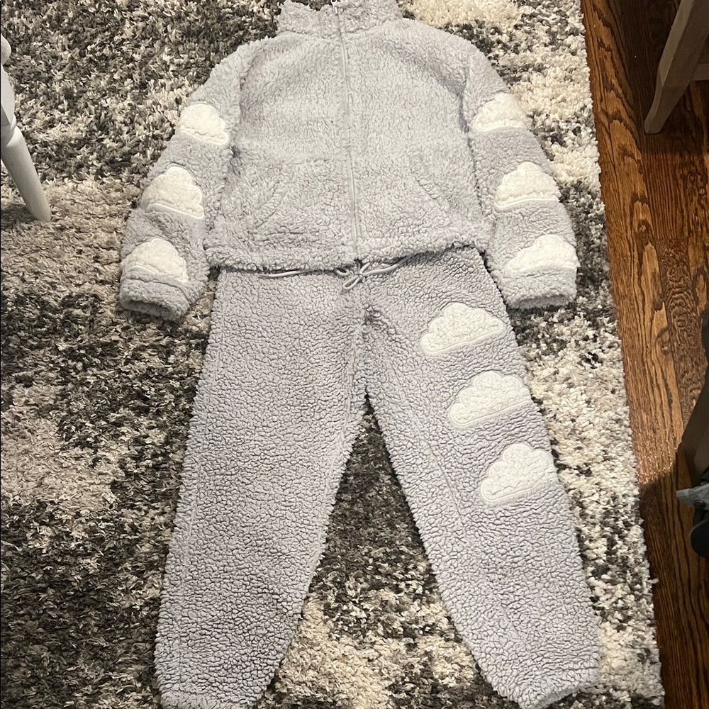 Cozy Gray Cloud Pattern Fleece Set